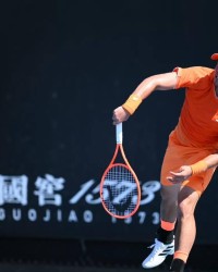 欧冠决赛-吴易昺迎开门红，感冒后又透露腿伤，调侃只记得下轮对手脱发严重